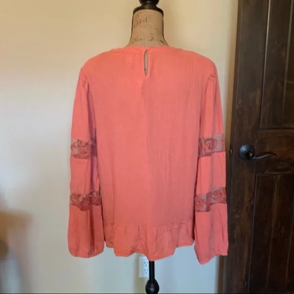 Beautiful blouse-New! - Picture 5 of 5